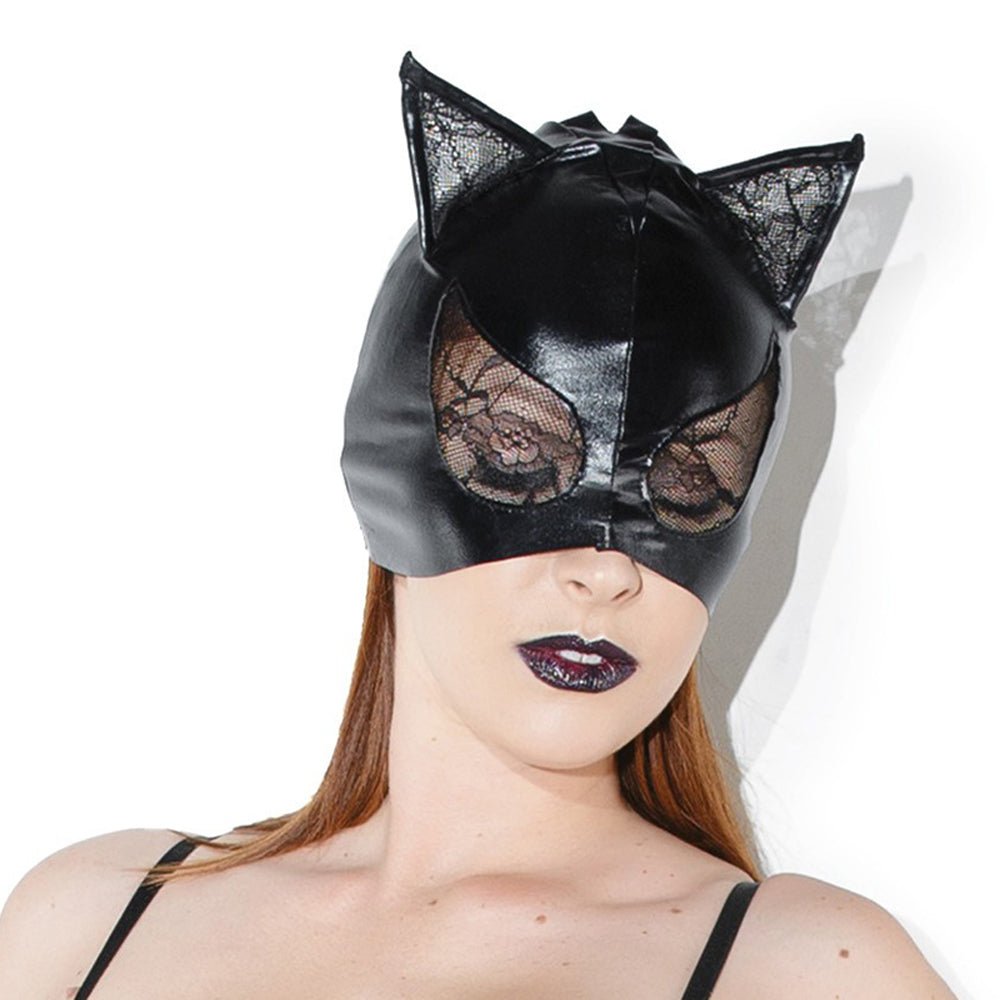 Coquette Cat Mask With Lace Eyes & Ears Black showcasing sleek design and lace detailing on a model.