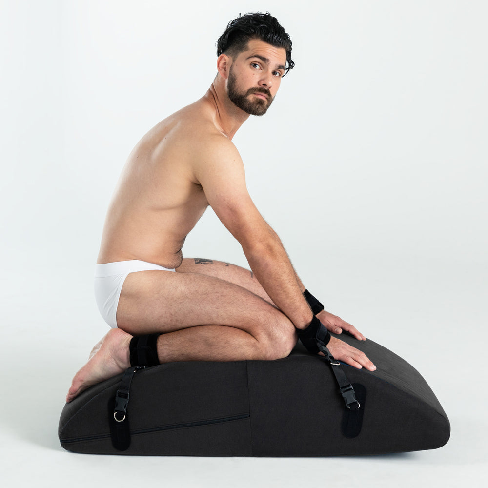 Liberator Scoop Rocker Valkyrie Edition with Cuffs Black