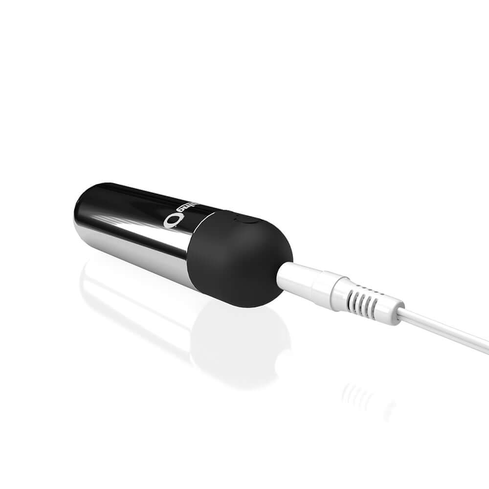 Screaming O Rechargeable Bullets Silver with charging cable, showcasing its sleek design and compact functionality.