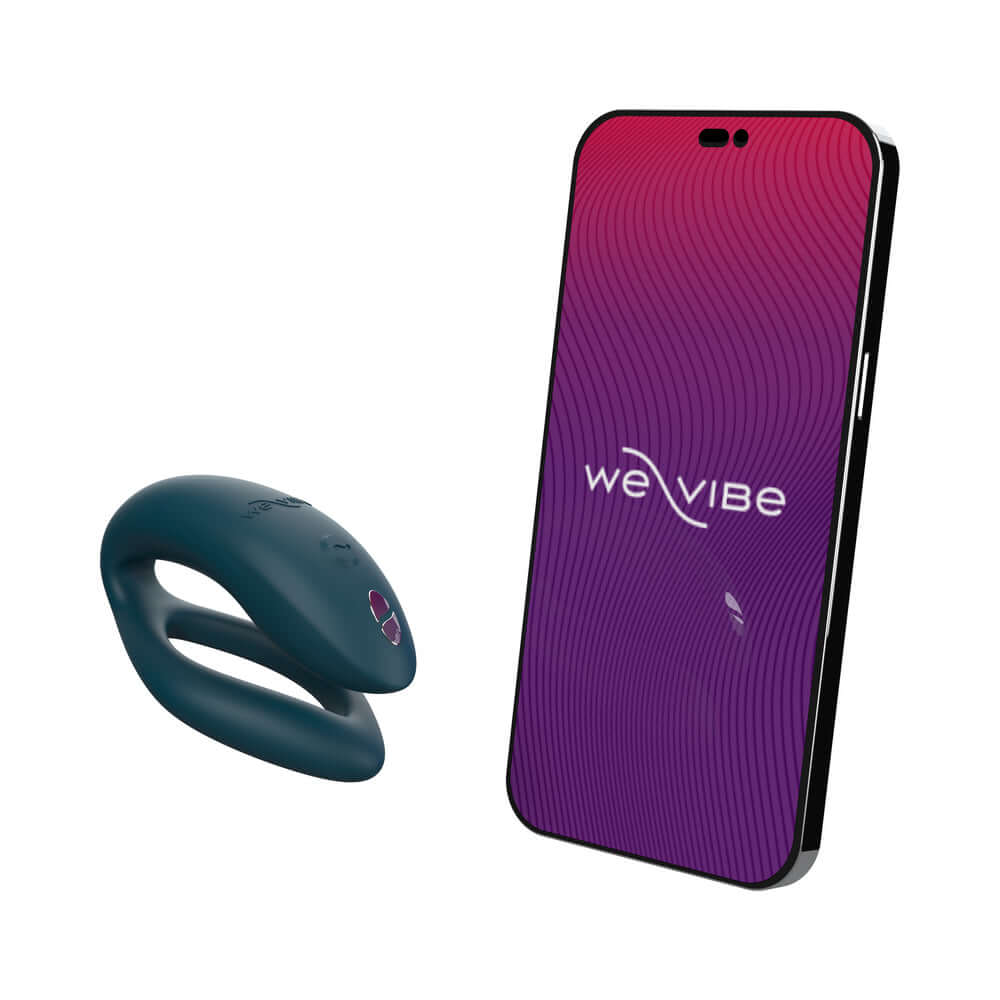 We-Vibe Sync O Remote Control Couples Vibrator Velvet Green next to a smartphone displaying the We-Vibe app.