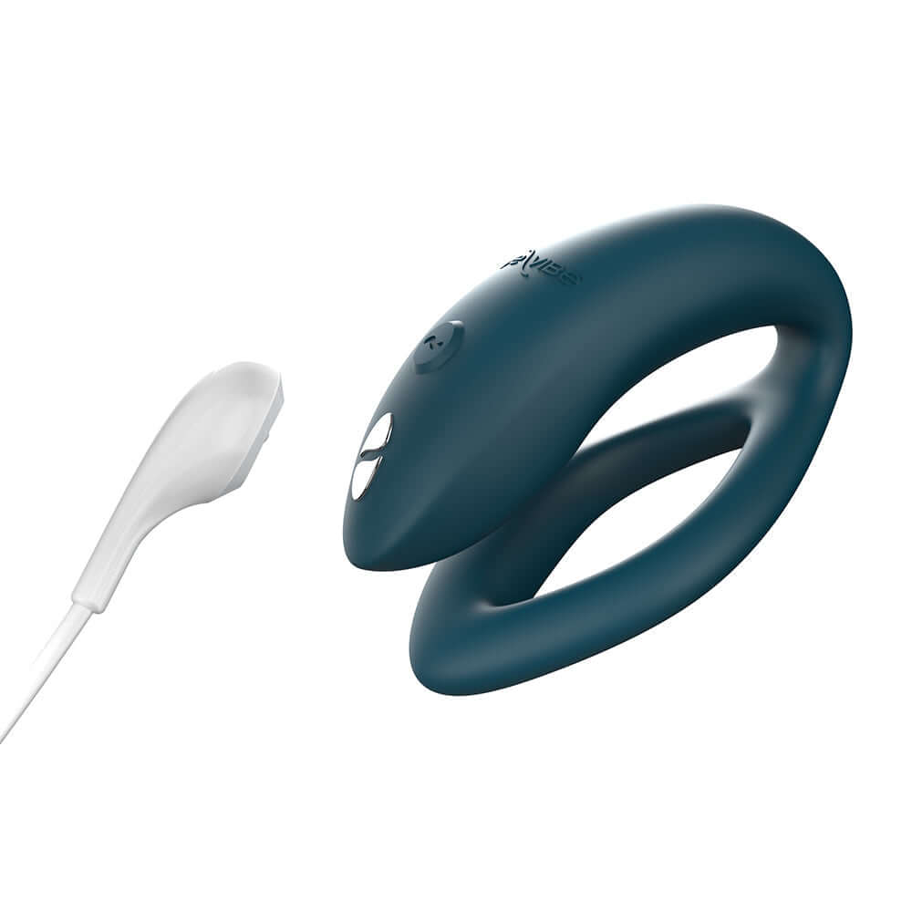 We-Vibe Sync O Remote Control Couples Vibrator Velvet Green with remote control accessory.