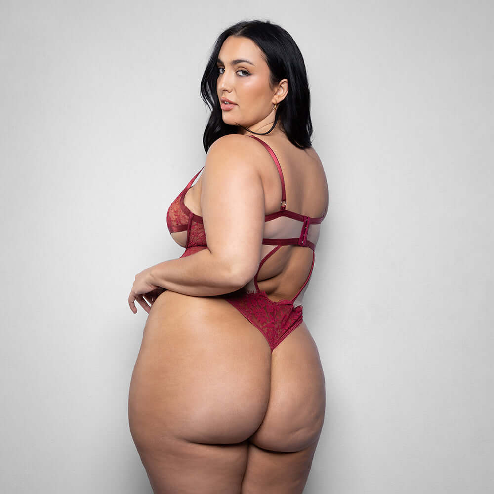 Fantasy Lingerie Elusive Anya Teddy Underwire Cups XL/2XL featuring sheer mesh and lace for a luxurious fit.