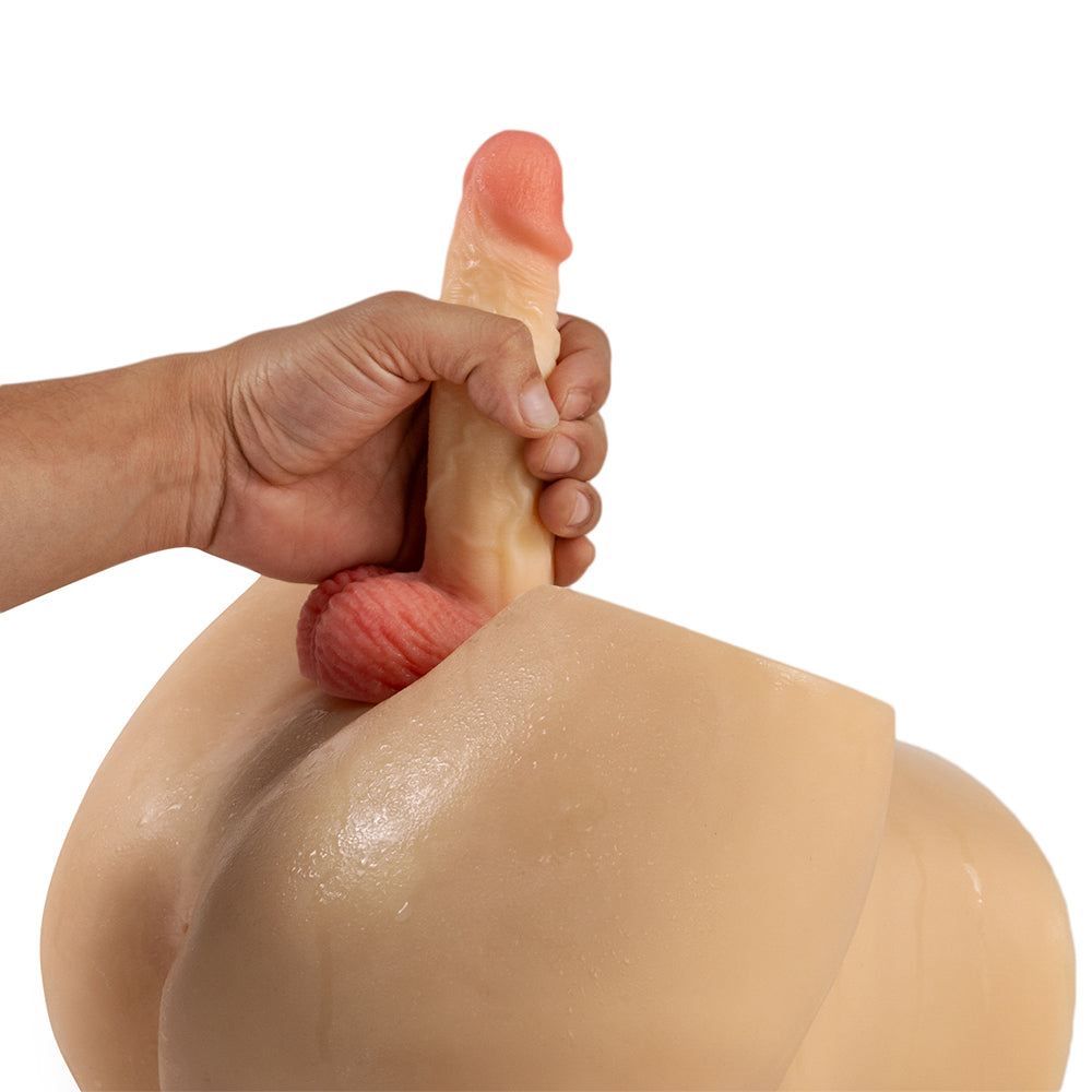 Camtoyz Raw Torso Naysa Piel Clara Beige showcasing realistic detailing with light beige skin tone.