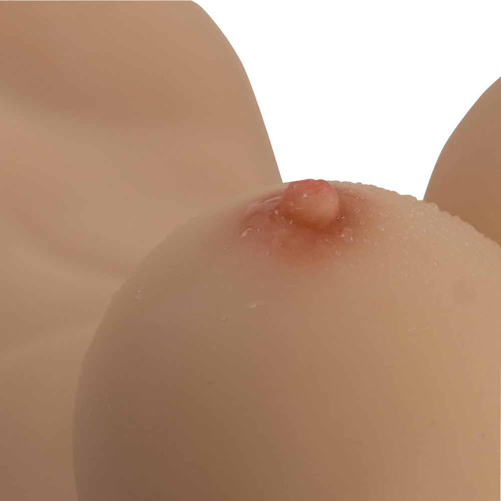 Close-up of Camtoyz Raw Torso Transexual Rupol Piel Clara Beige, highlighting realistic skin texture and detail.