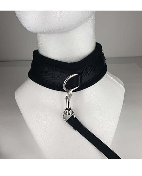 Spartacus Collar & Leash Neoprene Black showcasing a soft neoprene collar with a matching leash on a mannequin.
