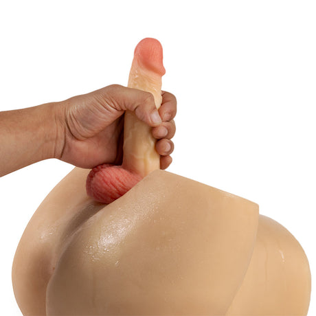 Camtoyz Raw Torso Naysa Piel Clara Beige showcasing realistic detailing with light beige skin tone.