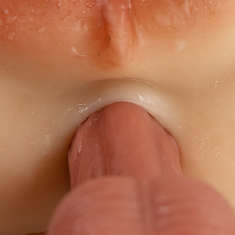 Camtoyz Raw Torso Transexual Rupol Piel Clara Beige close-up image showcasing realistic texture and detail.